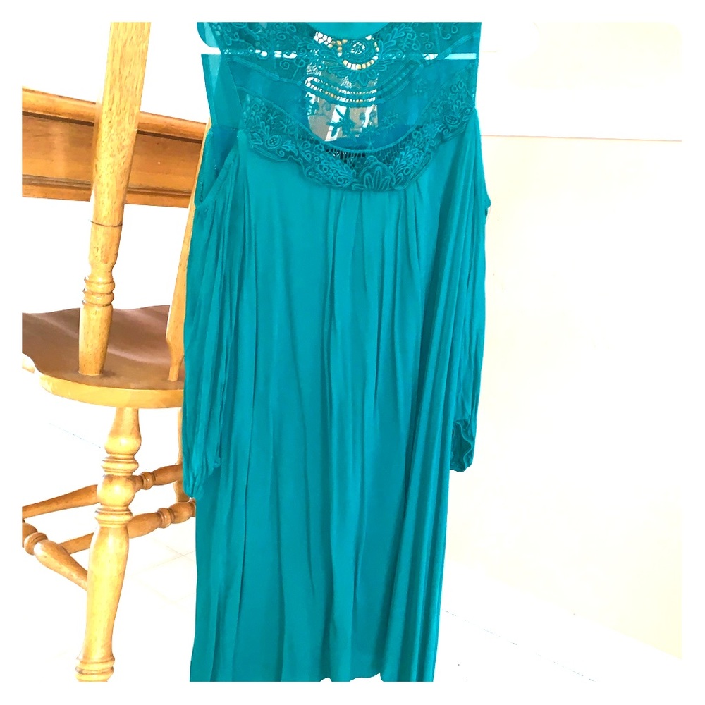 Dress- flowy with lace cut out!
